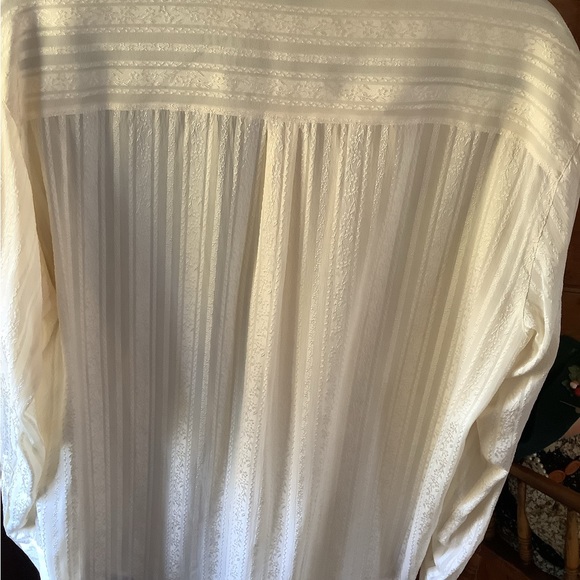 Gorgeous Ann Taylor ivory blouse - Picture 5 of 6